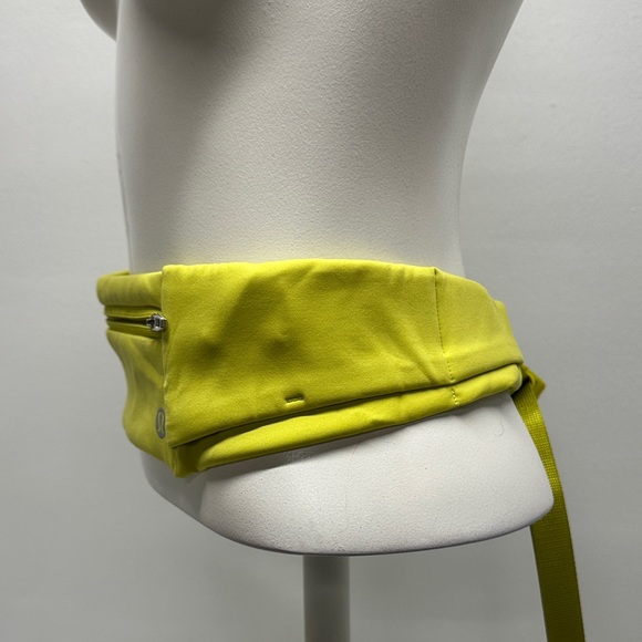 Lululemon Fast and Free Running Belt Highlight Yellow Reflective Visibility - Picture 2 of 7